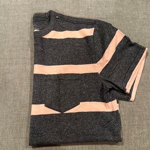 Gap Men’s pocket T shirt, NWOT, gray/pink size S